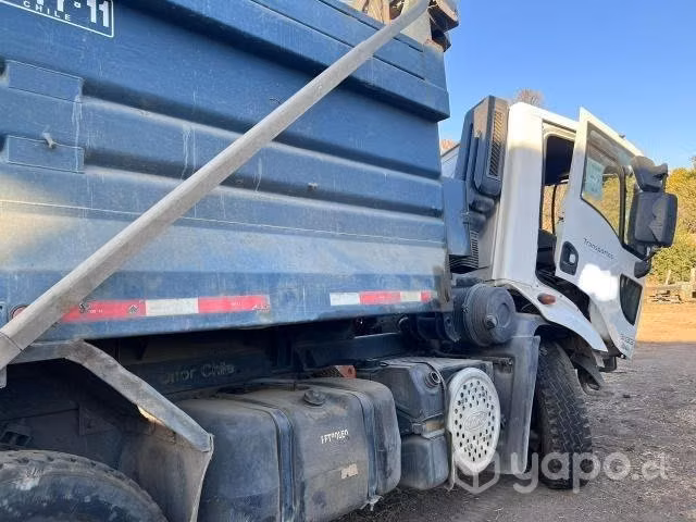 Desarmando camión Ford cargo 3133