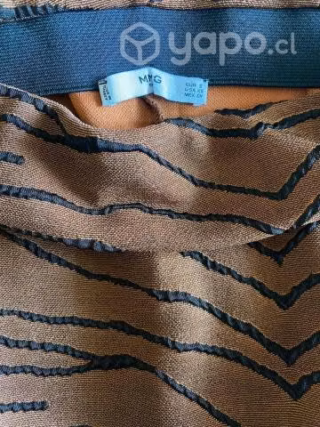 Hermosa falda marca MANGO