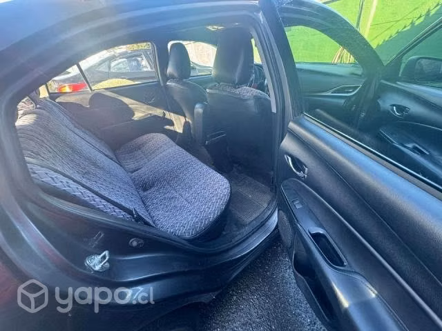 Taxi colectivo toyota yaris 2019