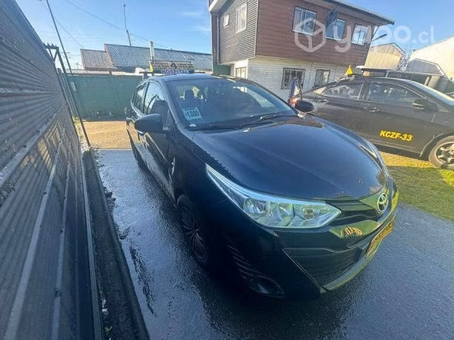 Taxi colectivo toyota yaris 2019