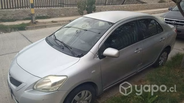 Toyota Yaris año 2010