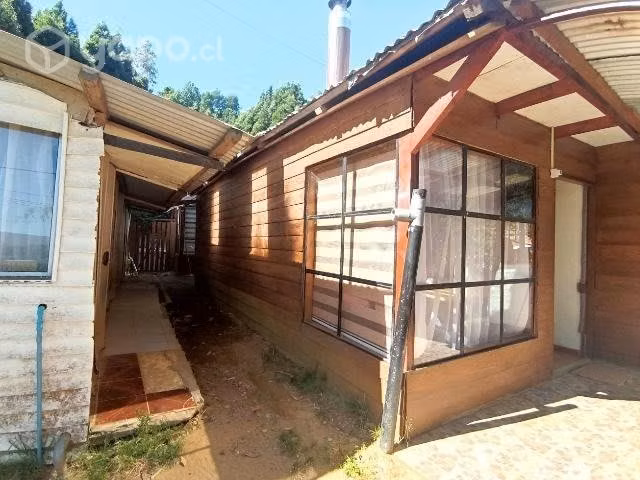 Casa con 3 cabañas con vista al río calle calle