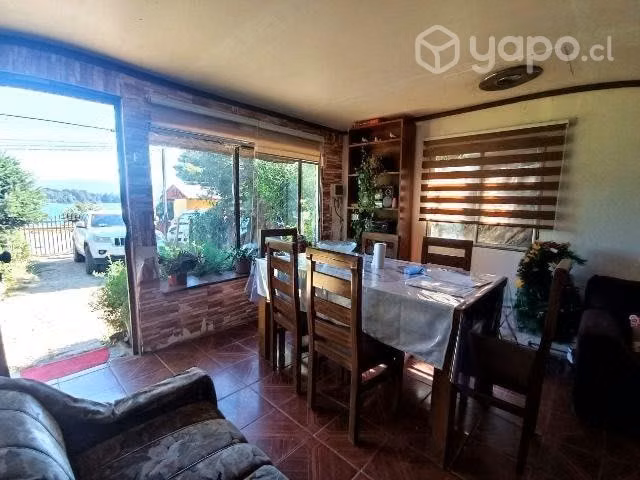 Casa con 3 cabañas con vista al río calle calle