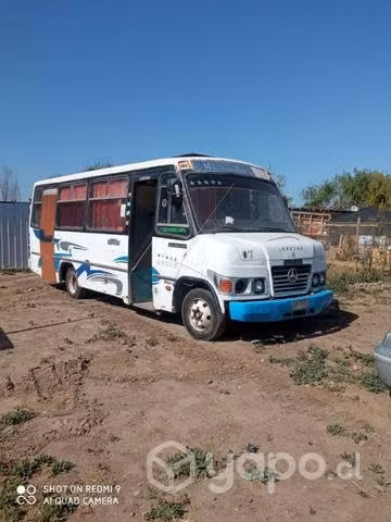 Mercedes Benz 814 andando bien , tranferible