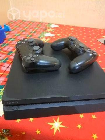 Ps4 normal 1T + 2 controles + 6 juegos