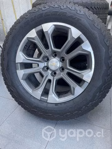 Juego de llantas y neumáticos Chevrolet Silverado