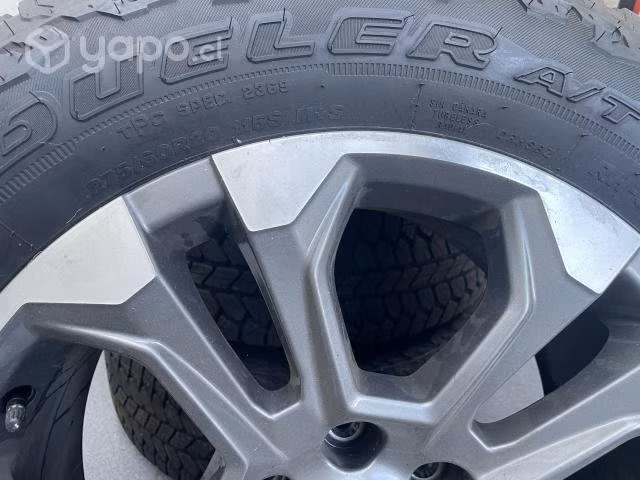 Juego de llantas y neumáticos Chevrolet Silverado