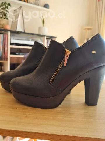 Tacones de cuero 36