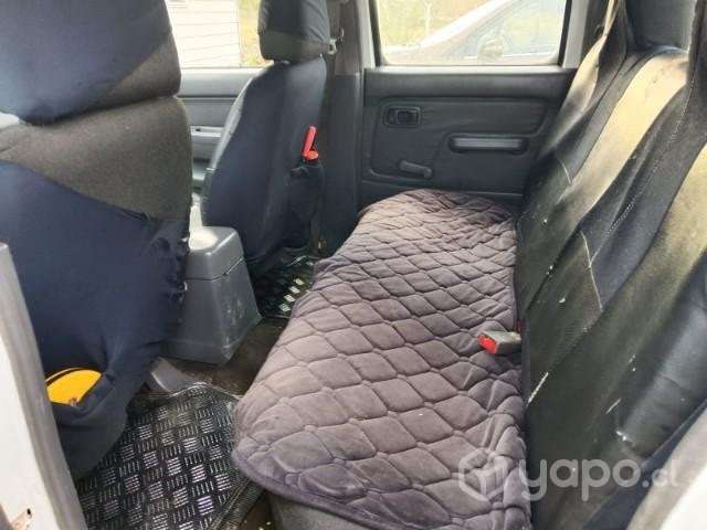 Se vende camioneta Nissan Terrano 4x4 - Imagen 2