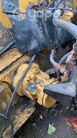 Minicargador Caterpillar disponemos motor tracción