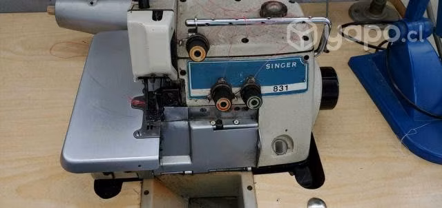 Máquina Coser Overlock SINGER 831 Industrial