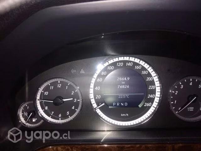 Vehículo Mercedes Benz 2011 impecable