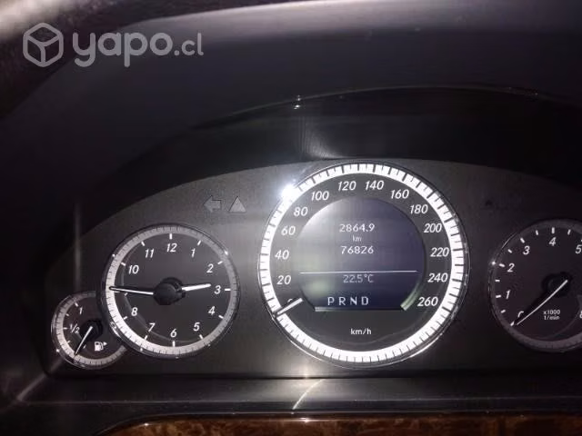 Vehículo Mercedes Benz 2011 impecable