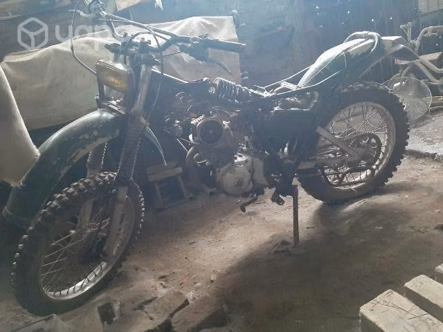 MOTO YAMAHA 125 c.c. ENDURO