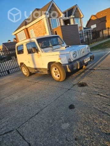 Vendo jeep kia retona blanco 2001