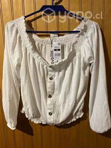Poleras nuevas con etiqueta
