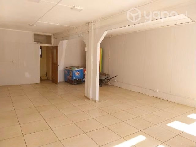Se vende casa con locales comerciales
