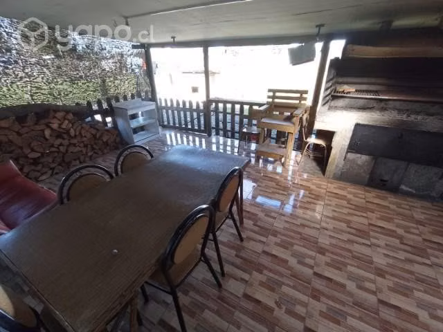 Se vende casa con sitio amplio