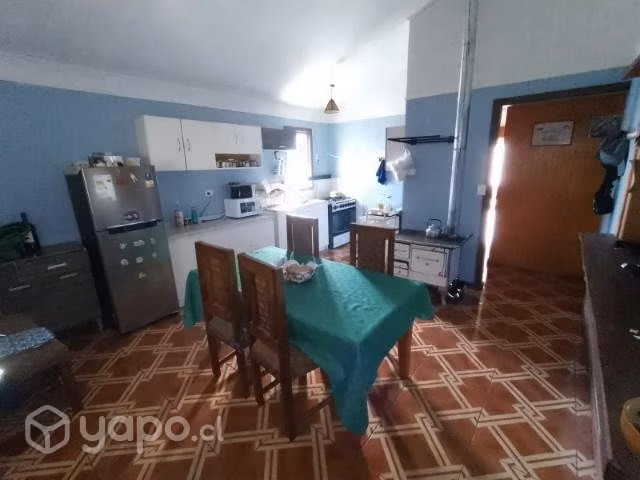 Se vende casa con sitio amplio