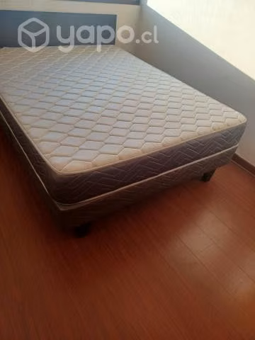 Cama con respaldo