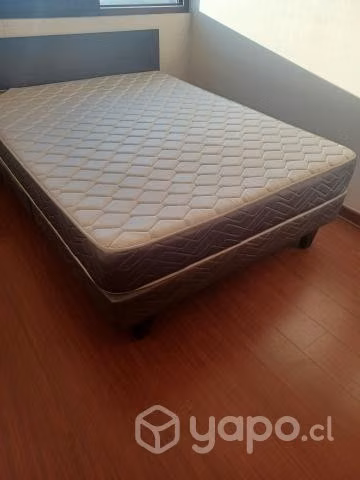 Cama con respaldo