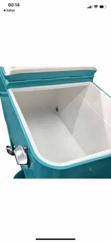 Cooler retro turquesa con manilla y ruedas 60 lts