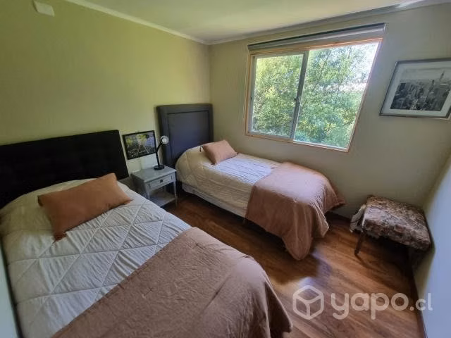 Vendo Parcela dentro de la Ciudad 950mt2 con 2 Casas, 3 Cabañas. Total: 10 Dormitorios, 5 Baños