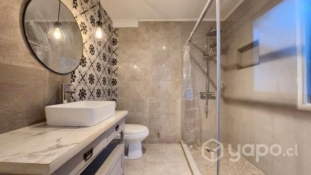 Vendo Parcela dentro de la Ciudad 950mt2 con 2 Casas, 3 Cabañas. Total: 10 Dormitorios, 5 Baños