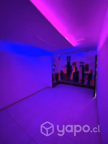 Arriendo salón barbería , funcionando todo al día