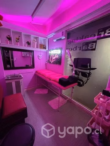 Arriendo salón barbería , funcionando todo al día
