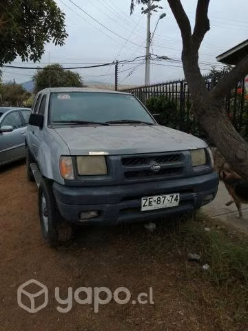 Vendo Nissan dos millones ochocientos conversable