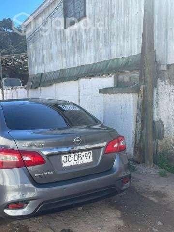 Vendo Nissan sentra B17 año 2017 ..