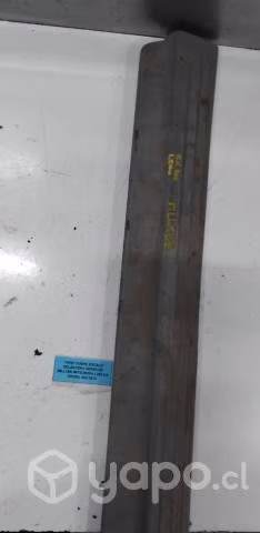Tapiz Cubre Zocalo Del Der (MLL185) Mitsubish L200