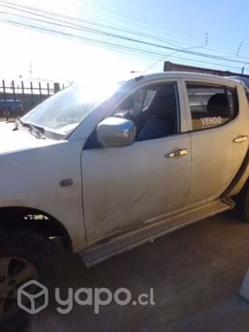 Mitsubishi modelo L200 año 2014