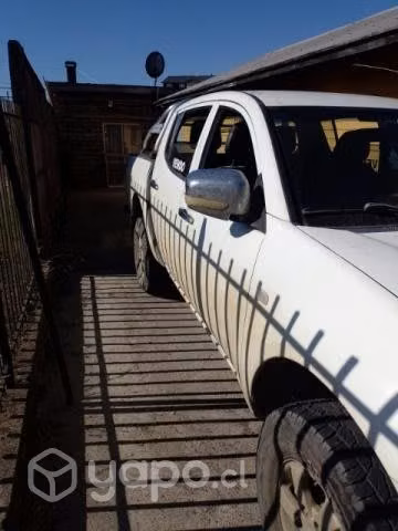 Mitsubishi modelo L200 año 2014