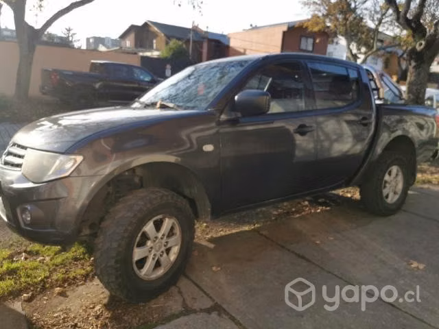 MITSUBISHI, Modelo L200