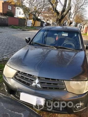 MITSUBISHI, Modelo L200