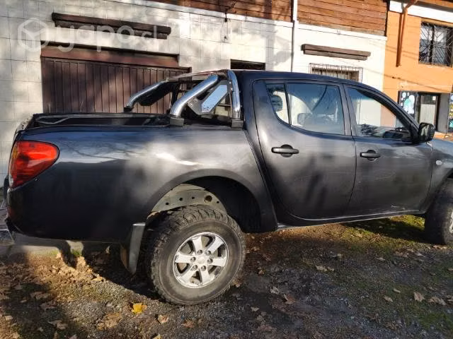MITSUBISHI, Modelo L200