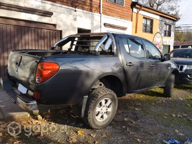 MITSUBISHI, Modelo L200