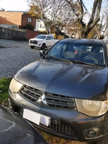 MITSUBISHI, Modelo L200