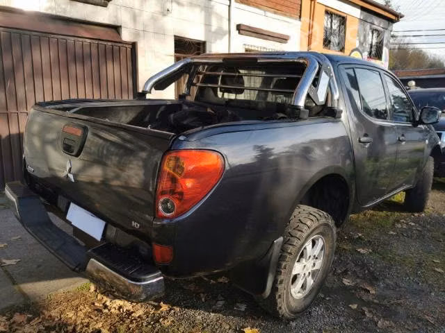 MITSUBISHI, Modelo L200