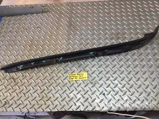 Moldura derecha parabrisa Ford Ranger 2007-2012