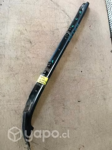 Moldura derecha parabrisa Ford Ranger Tailandesa