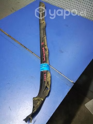 Moldura derecha parabrisa Ford Ranger 2.5