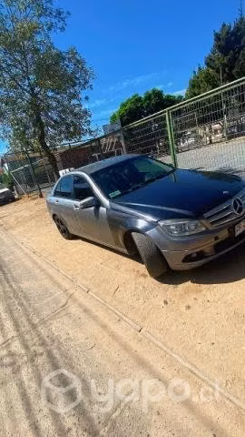 Vendo mercedes Benz c180 bluefficiency