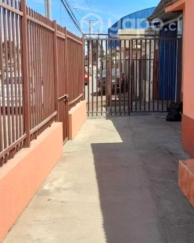 Arriendo casa las compañías