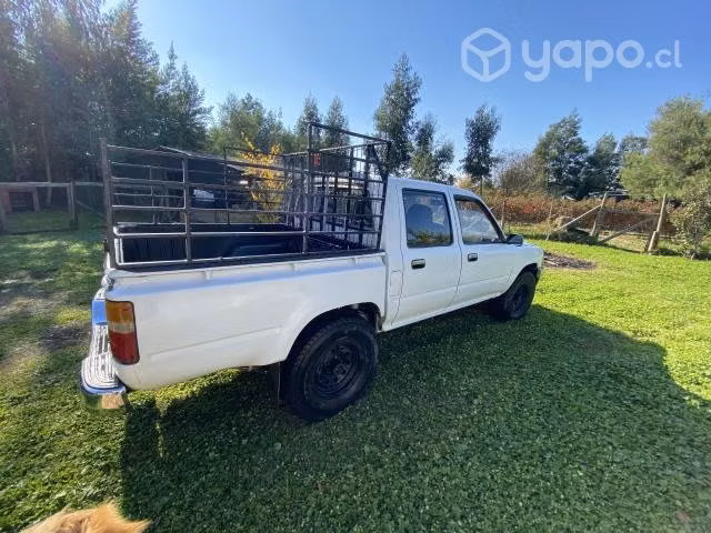 TOYOTA HILUX 1996