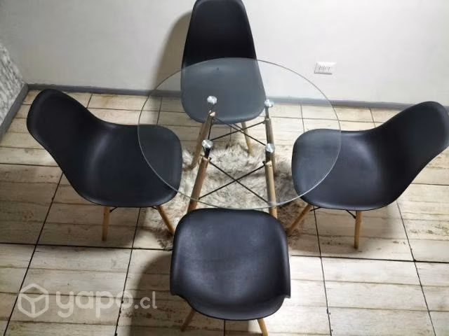 Juego de comedor 4 sillas tipo eames