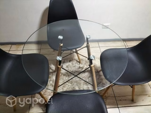 Juego de comedor 4 sillas tipo eames