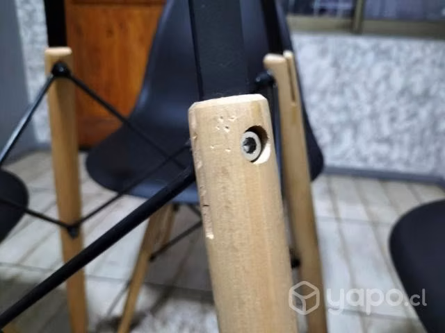 Juego de comedor 4 sillas tipo eames